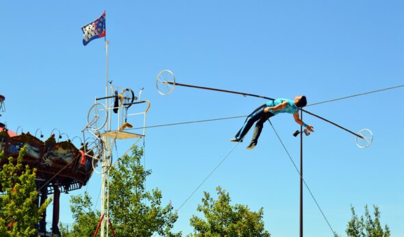 le funambule allongé sur son fil