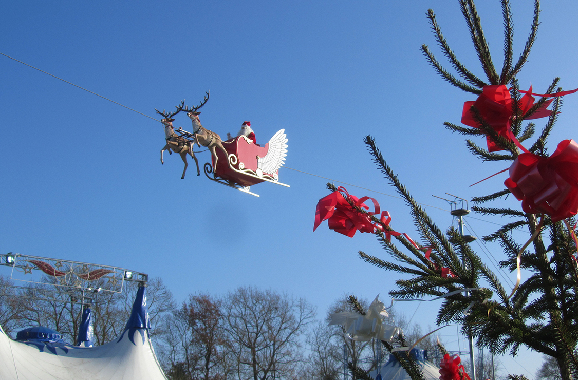 Animation du Père Noël funambule au festival de Poupet